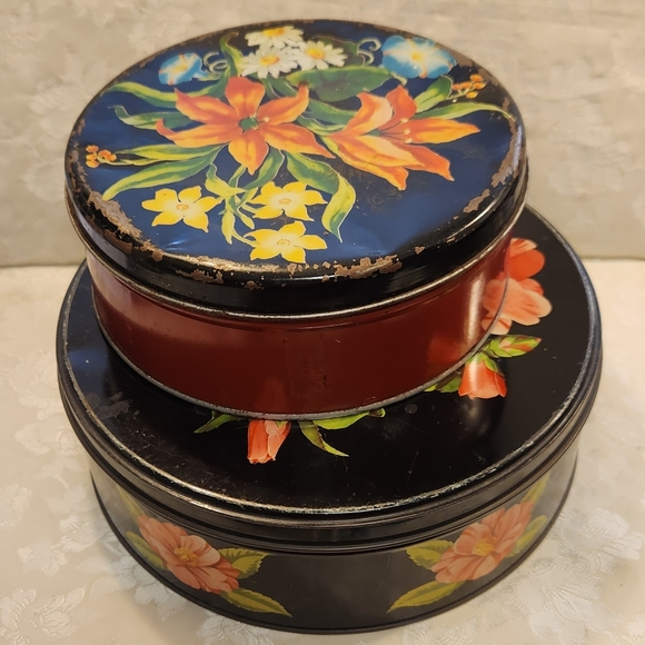 Two Charming Vintage 1940s British Floral Tins - Picture 2 of 6